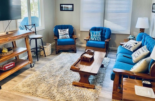 Hinsdale Cottage | Berkshires - Charming Lakefront Cottage