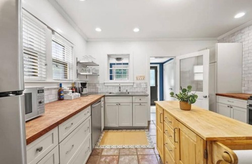 Lee House | Berkshires Laurel House in Lee.