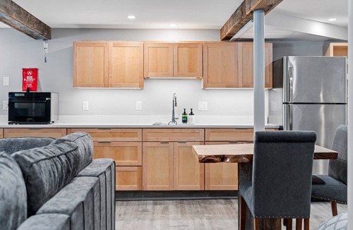 Otis House | Berkshires Winter Getaway – 5BR, 3 Bath, Hot Tub, Firepit, Sleeps 10, Ski Nearby