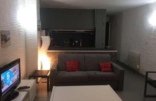 Le Grand Large Apartment | Berlinette T2 F2 crossing 3 faces on the Seafront of Canet Sud. Car park.