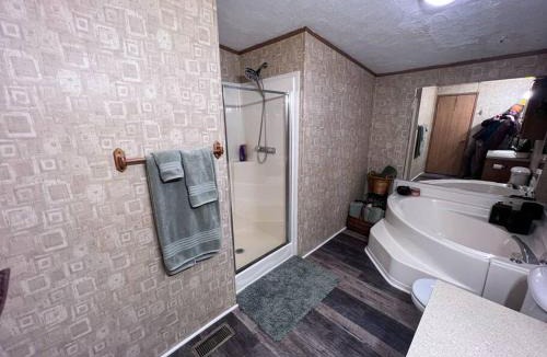 Confluence House | Bern's Summit Solitude: Stream-Front Serenity