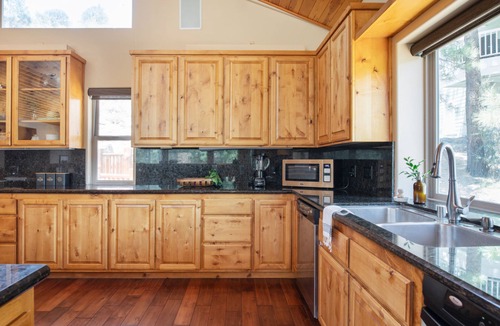 Eagle Mountain Estates Cabin | Bernard by AvantStay | Luxurious Cabin in Big Bear w/Hot Tub & Pool Table