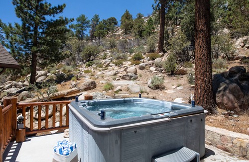 Eagle Mountain Estates Cabin | Bernard by AvantStay | Luxurious Cabin in Big Bear w/Hot Tub & Pool Table