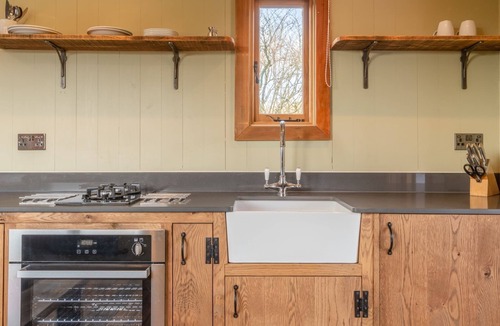 Lydney Cottage | Bertha - sleeps 2 guests in 1 bedroom