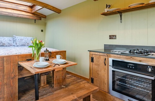 Lydney Cottage | Bertha - sleeps 2 guests in 1 bedroom