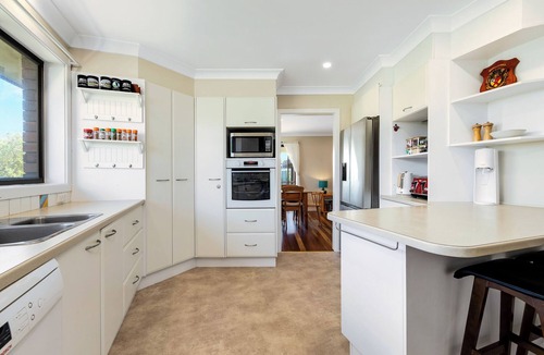 Moruya Heads House | Bertie's 3 beaches -Firepit, 5min Walk to Beaches