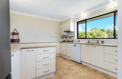 Moruya Heads House | Bertie's 3 beaches -Firepit, 5min Walk to Beaches