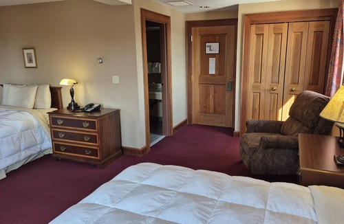Canton Hotel | Bertram Inn at Glenmoor