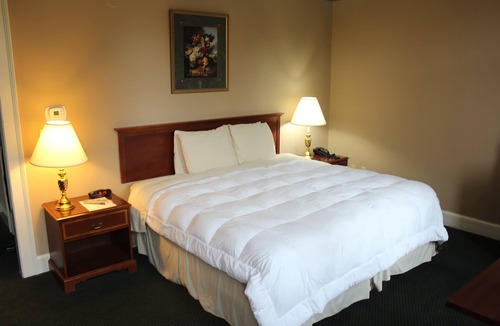 Canton Hotel | Bertram Inn at Glenmoor