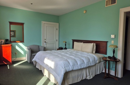 Canton Hotel | Bertram Inn at Glenmoor