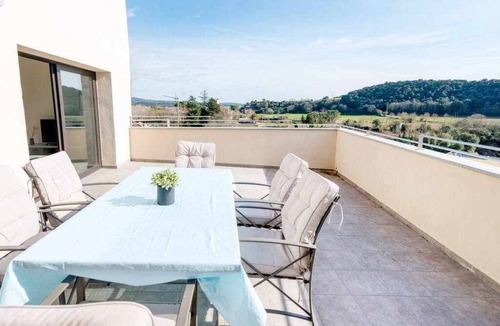 Besalu Apartment | Besalu Attic modern apt w /terrace & great views