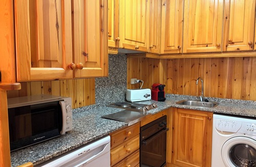 Taull Apartment | Besiberri 7 first floor apartment with terrace