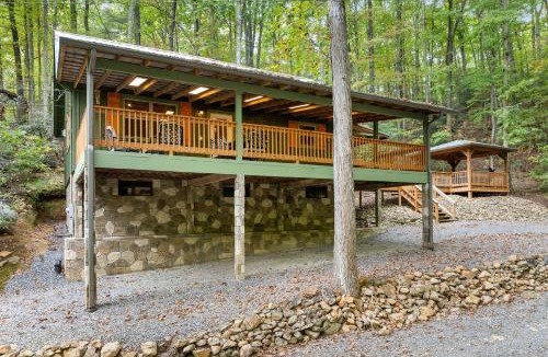 Cosby Ski Chalet | Beside Still Water 1