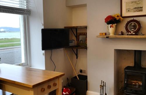 Millport Apartment | Beside the Bay