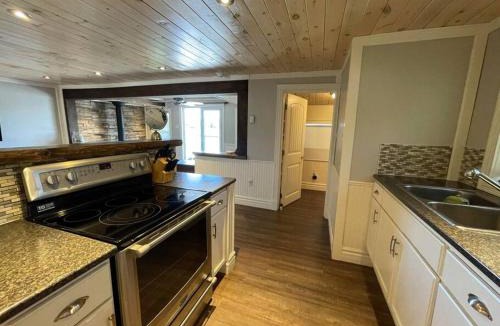 Kings County House | Bespoke Lake Cottage