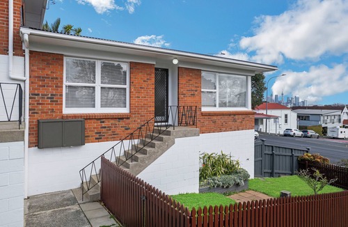 Devonport Apartment | Bespoke Stays - Devonport Comfort