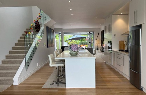 Takapuna Apartment | Bespoke Stays - Killarney Sanctuary