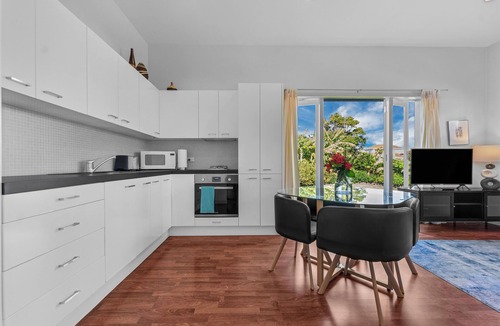 Narrow Neck Apartment | Bespoke Stays - Old Lake Escape