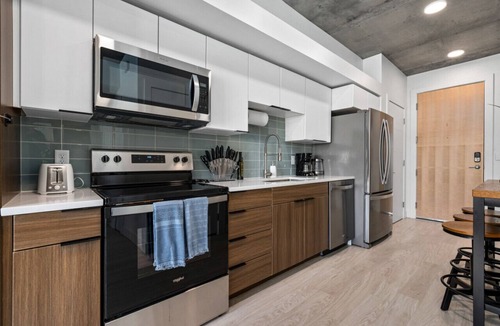 Rio Grande Apartment | Best Amenities Pool/Htub/Gym/Pking Downtown Views!