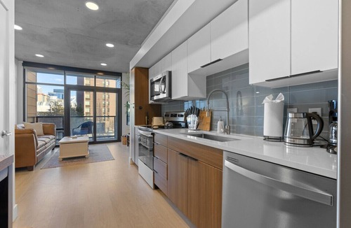 Rio Grande Apartment | Best Amenities Pool/Htub/Gym/Pking Downtown Views!