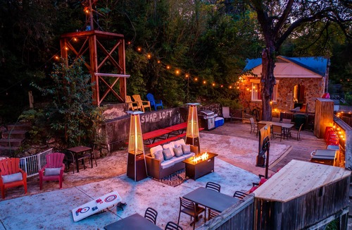 Barton Heights House | 《Best Austin Location ❤Huge Patio w HEATED Cowboy Pool & 65" TV❤ Skyline Views》