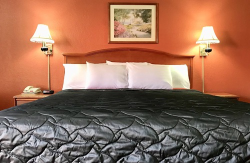 Elmwood Area Hotel | Best Budget Inn - Abilene