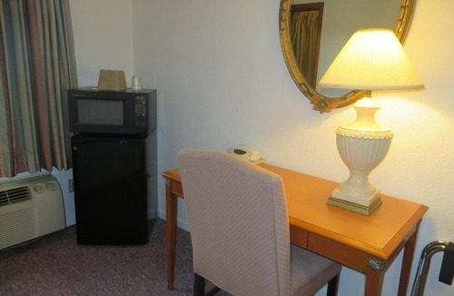 Carthage Hotel | Best Budget Inn