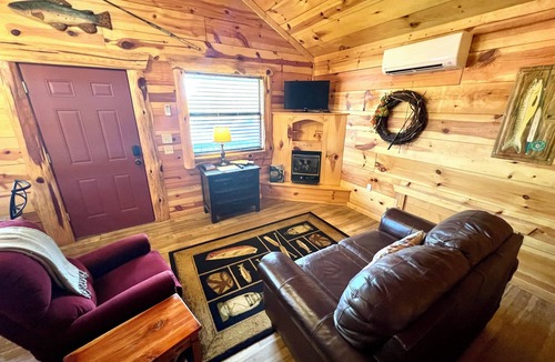 Mountain View Cabin | Best Catch #49 Cabin in town, walking distance to the courthouse square.