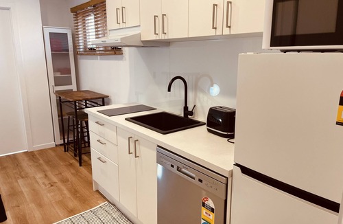 Robina House | Best Comfy Room next to Bond Uni