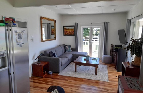 Kawhia Cottage | Best deck in Aotea, designed for your relaxation