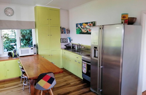 Kawhia Cottage | Best deck in Aotea, designed for your relaxation