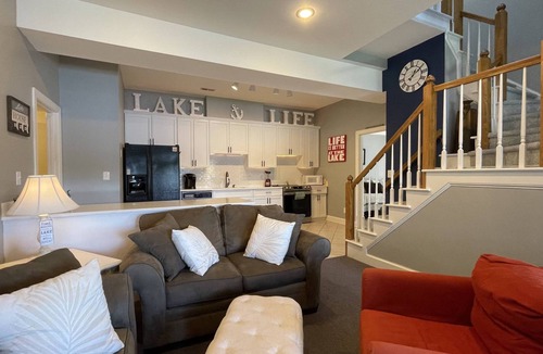 Wise House | Best Dock on LKG, 7 Bedrooms, 2 Kitchens, 4 Bath, 2 OPEN Boat Slips