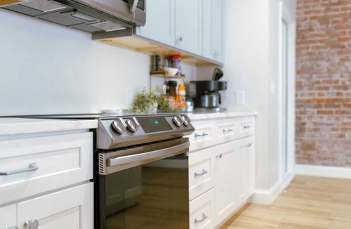 Downtown Apartment | Best Downtown Lexington location! + free parking