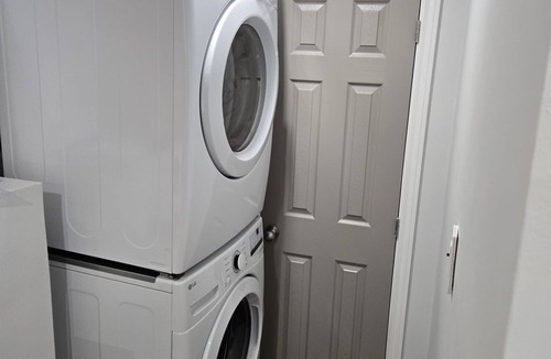 Chapel Hill South Apartment | Best Family Friendly appartement and peaceful nGateway heart of Ottawa On.