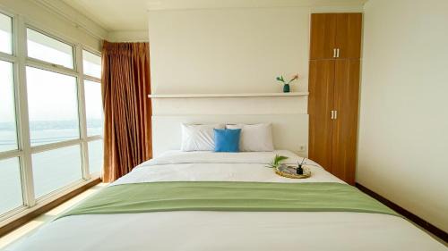 Pluit Apartment | Best Homey and Spacious 3BR at Green Bay Condominium Apartment By Travelio