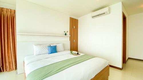Pluit Apartment | Best Homey and Spacious 3BR at Green Bay Condominium Apartment By Travelio