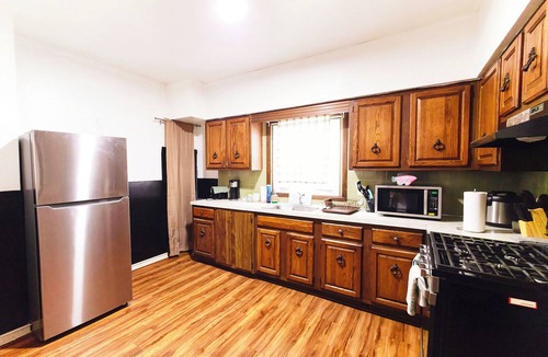 Cheektowaga House | Best in Buffalo Entire First Floor up to 6 guests