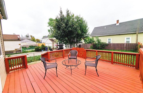 Cheektowaga House | Best in Buffalo Entire First Floor up to 6 guests