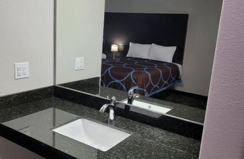 Salina Hotel | Best Inn Motel