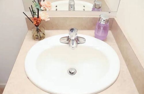 Dearborn Apartment | Best King Bed|Work Remote|Smart TV|W/D|100Mbps