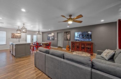 Mead House | Best Kitchen In Texoma! New! Playroom!