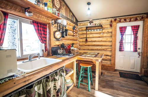 Divide House | Best L'il Bunkhouse on 40 Wooded Acres