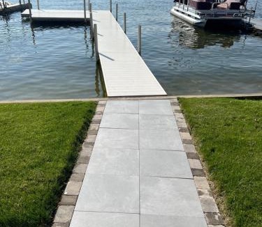White Pigeon House | Best Lake House