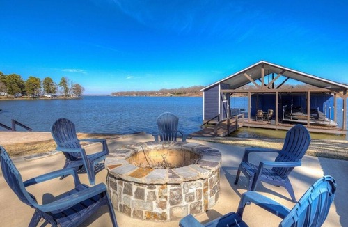 Dogwood House | BEST LAKEHOUSE IN EAST TEXAS !