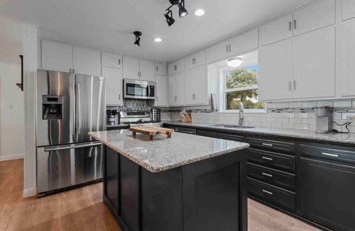 Shady Shores House | BEST LAKEHOUSE on LEWISVILLE Lake with POOL/SPA