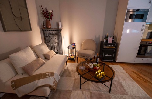 3rd Arrondissement Apartment | Best life in Paris