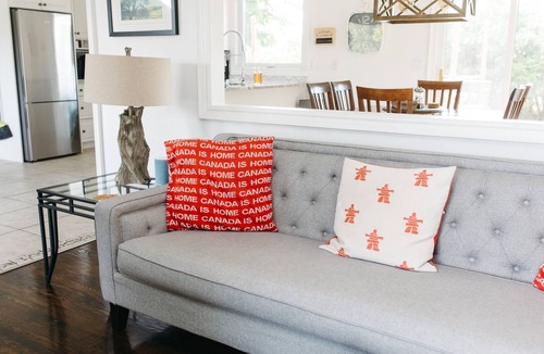 Virgil House | Best Location in NOTL, Steps away from everything! Vineyard Views!