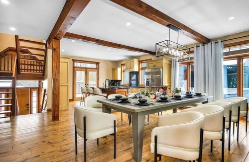 The Blue Mountains House | Best Location Chalet Step to Ski-Village-Extra Large Hottub