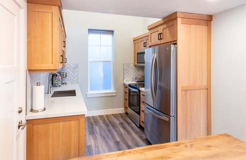 Cottonwood Heights Apartment | Best location! New cozy 2 BR unit 2 minutes from Big Cottonwood!