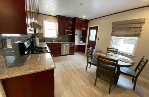 Park West House | 🌟BEST LOCATION🌟 4BR/2BA - WALK to Little Italy 🇮🇹